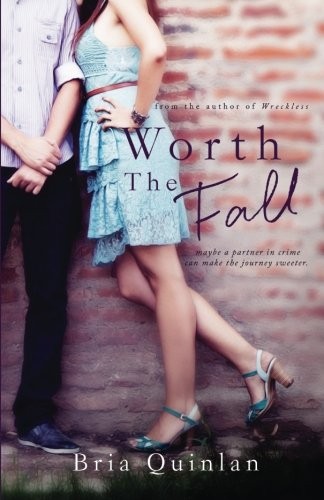 Bria Quinlan, Caitie Quinn: Worth the Fall (Paperback, RogueGiraffe Books)
